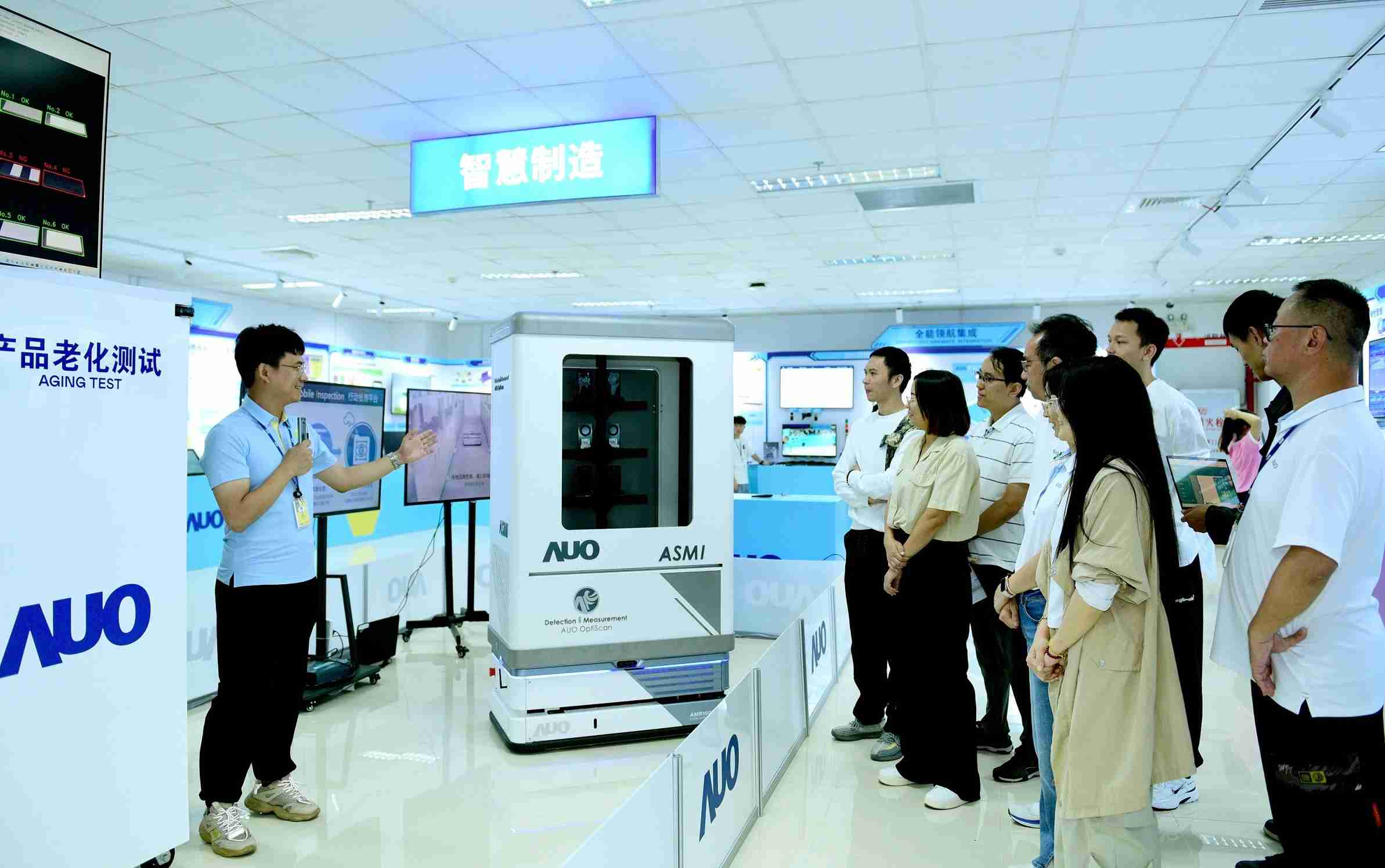 银河集团厦门将5G+ABC技术串联生产管理全流程，，，，打通研发、、、采购、、生管、、、、制程、、设备、、、、质量等产品全生命周期制造流程，，，，完成数字化设计、、智慧供应链、、智能座舱、、、全流程设备管理、、、数据驱动优化、、、智慧在线检测、、智慧品管等自适应生产模式升级