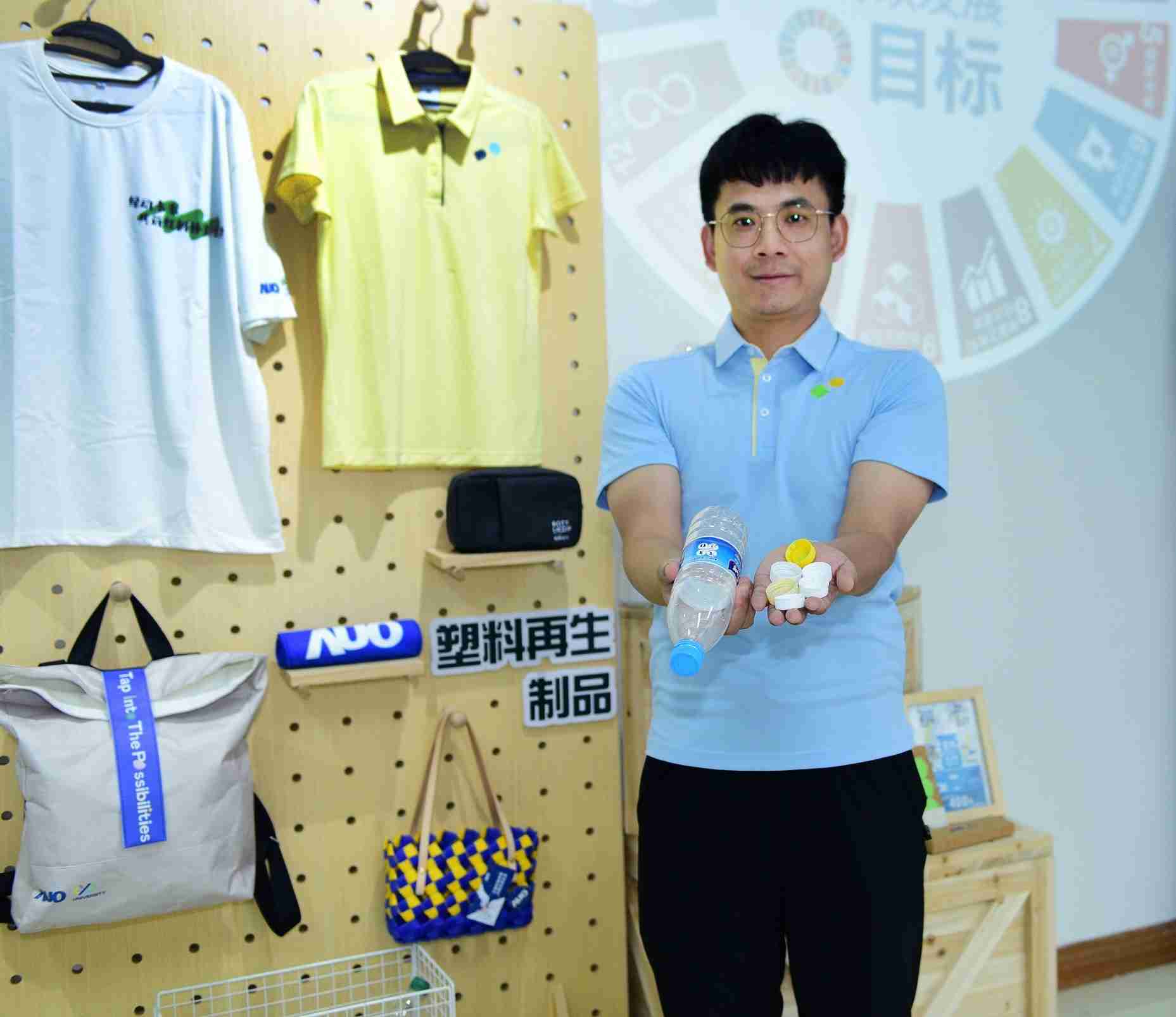 「2024智慧银河集团展」永续发展馆中，，，展示银河集团厦门驱动永续发展之成果，，包含将厂内废弃物再制为实用物品，，，，将永续发展理念深植于员工生活日常实践