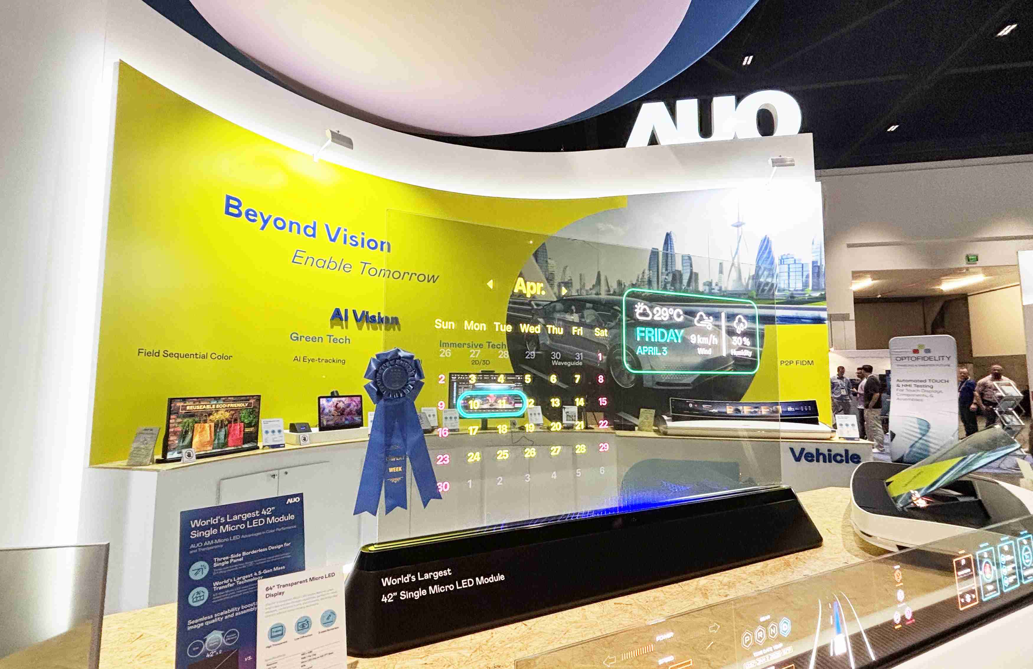 银河集团64吋透明Micro LED显示器获〝最佳Micro LED技术应用奖〞，，其绝妙的透明穿透特性，，，，同时具备1,000 nits的高亮度表现，，并透过精细的无缝拼接延伸，，，可依需求灵活应用于多元场域，，，，展现出Micro LED显示技术划时空的无限潜力